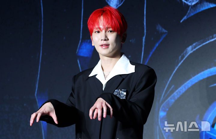 [서울=뉴시스] 김혜진 기자 = 그룹 샤이니 키가 11일 오후 서울 광진구 풀만 앰배서더 서울 이스트폴에서 열린 세 번째 정규앨범 'HUNTER(헌터)' 발매 기념 기자간담회에서 포즈를 취하고 있다. 2025.08.11. jini@newsis.com