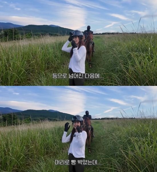 [서울=뉴시스] 그룹 '소녀시대' 멤버 겸 배우 권유리가 제주도에서 승마를 즐기다 낙마 사고를 당했다. (사진=유튜브 채널 '권유리' 캡처) 2025.08.12. photo@newsis.com *재판매 및 DB 금지