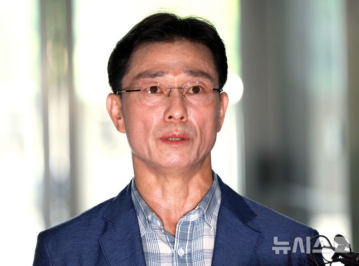 [서울=뉴시스] 이영환 기자 = 임성근 전 해병대 1사단장이 휴대폰 포렌식 참관을 위해 19일 오전 서울 서초구 순직해병 특검팀(이명현 특별검사) 사무실로 출석하며 발언을 하고 있다. 2025.08.19. 20hwan@newsis.com