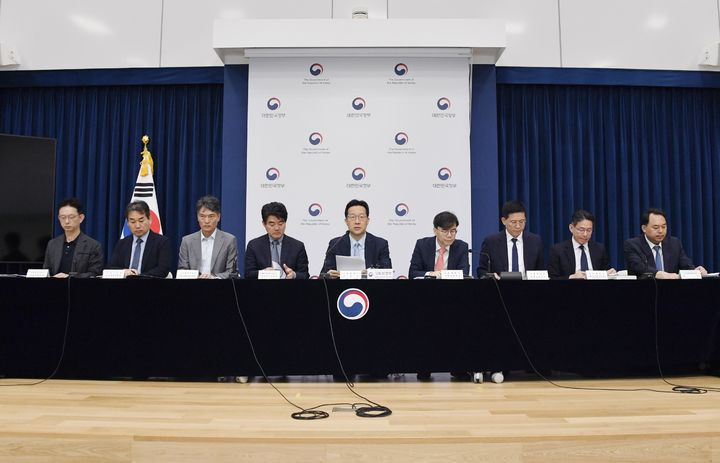 [서울=뉴시스] 윤인대 기획재정부 차관보가 19일 오전 세종시 정부세종청사에서 열린 '새정부 경제성장전략 상세 브리핑'에서 주요내용을 발표하고 있다. (사진=기획재정부 제공) 2025.08.22. photo@newsis.com *재판매 및 DB 금지