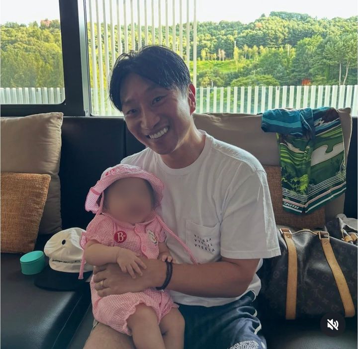 [서울=뉴시스] 배우 겸 가수 손담비가 남편 이규혁, 딸 이해이 양의 일상을 공개했다. (사진=손담비 인스타그램 캡처)  2025.08.22. photo@newsis.com *재판매 및 DB 금지