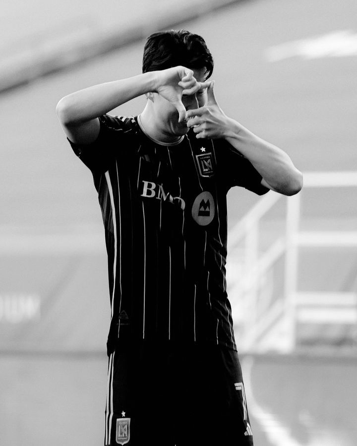 [서울=뉴시스]손흥민 데뷔골 넣고 찰칵 세리머니. (사진=LAFC 구단 소셜미디어 캡처) 2025.08.24. photo@newsis.com *재판매 및 DB 금지