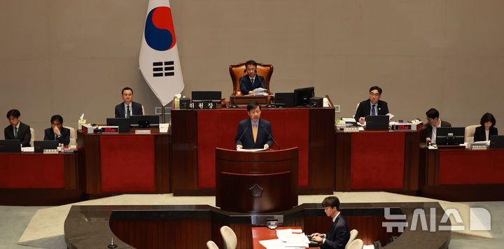 [서울=뉴시스] 김금보 기자 = 구윤철 경제부총리 겸 기획재정부 장관이 25일 오전 서울 여의도 국회에서 열린 예산결산특별위원회 전체회의에서 제안설명을 하고 있다. 2025.08.25. kgb@newsis.com