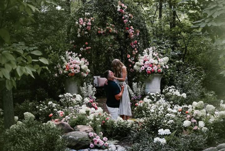 [서울=뉴시스] 세계적인 팝스타이자 미국 슈퍼스타인 테일러 스위프트가 26일(현지 시간) 연인인 미국프로풋볼(NFL) 트래비스 켈시와 약혼을 발표했다. (사진=테일러 스위프트 인스타그램 캡쳐) 2025.08.27. photo@newsis.com *재판매 및 DB 금지