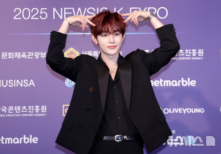 [서울=뉴시스] 조성우 기자 = 그룹 제로베이스원 장하오가 28일 서울 중구 롯데호텔에서 열린 제7회 뉴시스 한류엑스포(2025 K-엑스포) 포토월 행사에서 포즈를 취하고 있다. 2025.08.28. xconfind@newsis.com