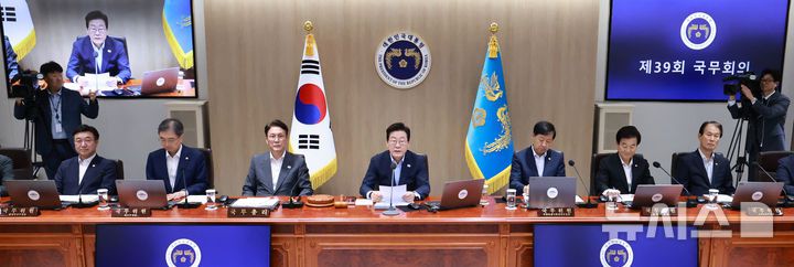 [서울=뉴시스] 고범준 기자 = 이재명 대통령이 29일 서울 용산 대통령실 청사에서 열린 제39회 국무회의(임시)에서 발언하고 있다. (대통령실통신사진기자단) 2025.08.29. bjko@newsis.com