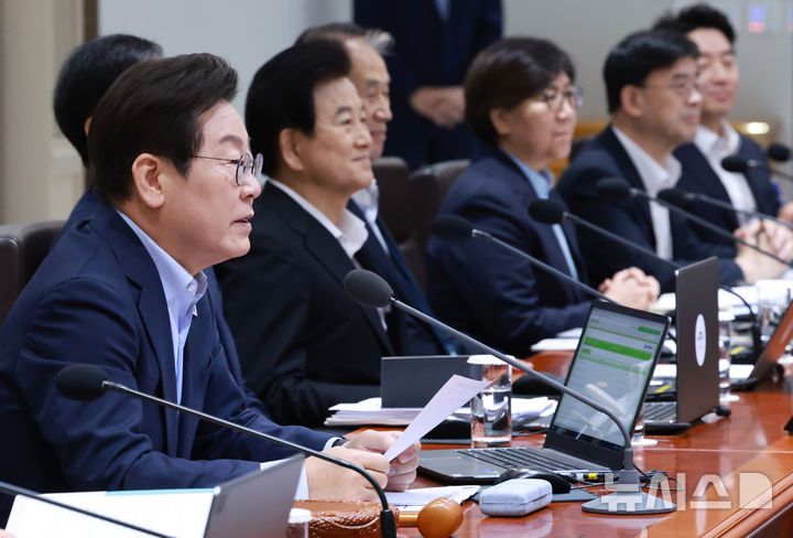 [서울=뉴시스] 고범준 기자 = 이재명 대통령이 29일 서울 용산 대통령실 청사에서 열린 제39회 국무회의(임시)에서 발언하고 있다. (대통령실통신사진기자단) 2025.08.29. bjko@newsis.com