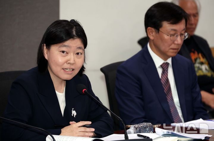 [서울=뉴시스] 조성봉 기자 = 임은정 서울동부지방검찰청 검사장이 지난 8월 29일 서울 여의도 국회 의원회관 간담회의실에서 열린 '검찰개혁의 쟁점은 무엇인가? 국민이 바라는 검찰개혁의 속도와 방향' 검찰개혁 긴급 공청회에서 발언을 하고 있다. 2025.08.29. suncho21@newsis.com