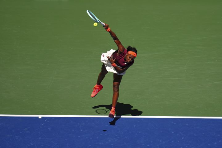 [뉴욕=AP/뉴시스] 코코 고프(3위·미국)가 30일(현지 시간) 미국 뉴욕의 빌리진킹 내셔널 테니스 센터에서 열린 US 오픈 여자 단식 3회전에서 마그달레나 프레흐(33위·폴란드)와 경기하고 있다. 고프가 2-0(6-3 6-1)으로 승리하고 16강에 올라 오사카 나오미(24위·일본)와 격돌한다. 2025.08.31.