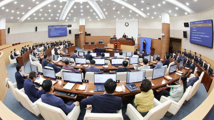 [창원=뉴시스] 1일 경남 창원시의회 제146회 임시회가 개회되고 있다. (사진=창원시의회 제공) 2025.09.01. photo@newsis.com *재판매 및 DB 금지
