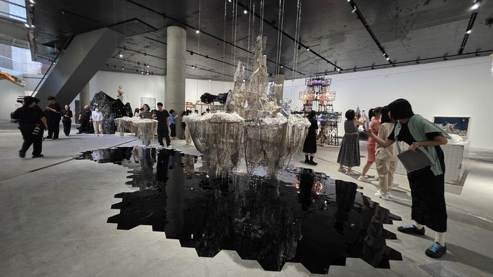 [사진=박현주미술전문기자]블랙박스 이불의  '태양의 도시 II'전시 전경 *재판매 및 DB 금지