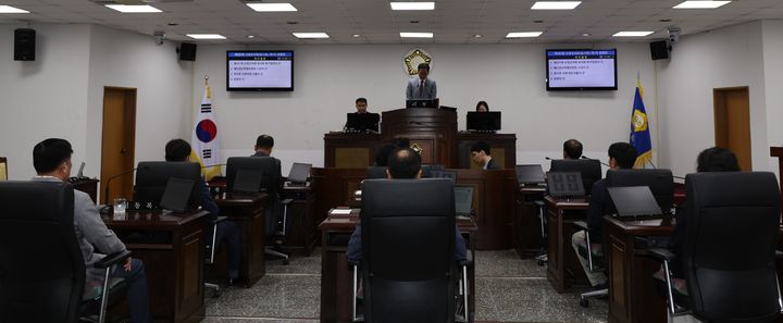 [산청=뉴시스] 산청군의회 제307회 임시회 제1차 본회의 (사진=산청군의회 제공) 2025.09.01. photo@newsis.com  *재판매 및 DB 금지
