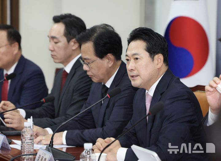 [서울=뉴시스] 김명년 기자 = 장동혁 국민의힘 당 대표가 1일 오전 서울 여의도 국회에서 열린 최고위원회의에서 발언하고 있다. 2025.09.01. kmn@newsis.com