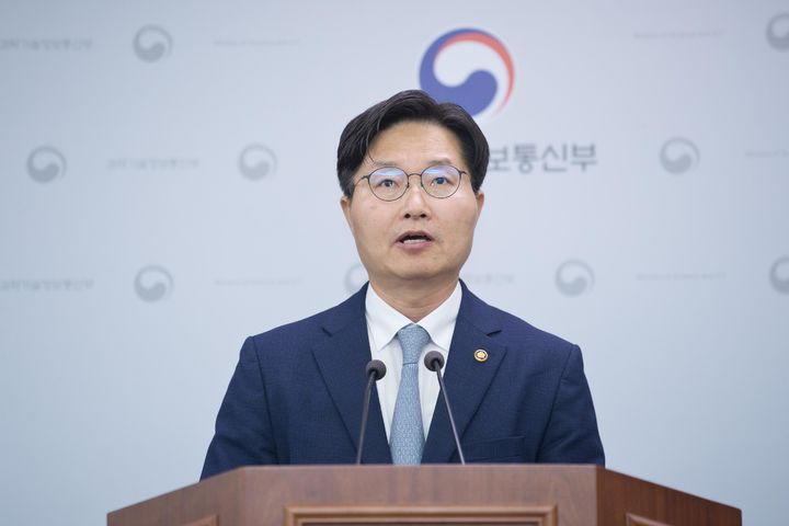 [서울=뉴시스] 구혁채 과학기술정보통신부 제1차관이 1일 세종시 정부세종청사에서 '2026년도 과기정통부 예산안' 관련 브리핑을 하고 있다. (사진=과학기술정보통신부 제공) 2025.09.01. photo@newsis.com *재판매 및 DB 금지