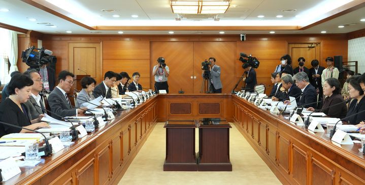 [세종=뉴시스] 소비자정책위원회는 2일 제15차 소비자정책위원회를 개최해 관계부처의 소비자주권 확립방안을 보고받았다고 밝혔다. (사진=소비자정책위원회 제공) 2025.09.02. photo@newsis.com *재판매 및 DB 금지