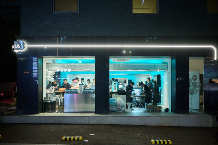 [서울=뉴시스] 퍼플렉시티가 3일 서울 강남구에 테마 카페 '카페 큐리어스'를 열었다고 밝혔다. (사진=퍼플렉시티 제공) *재판매 및 DB 금지