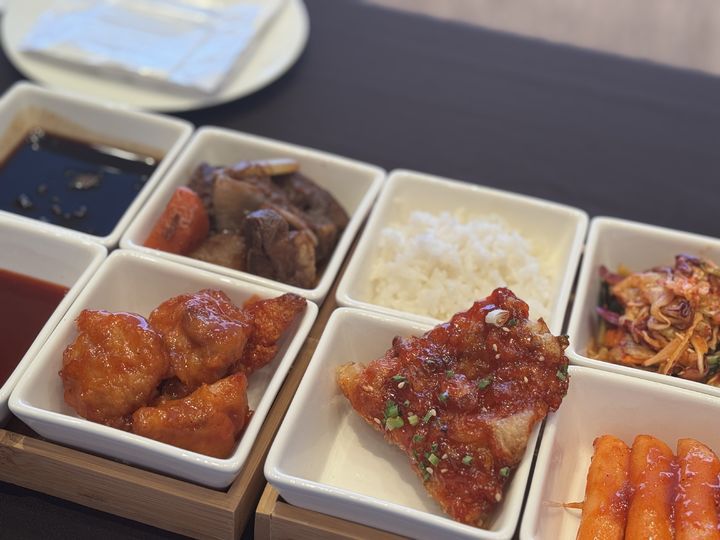 [서울=뉴시스] TBK소스를 활용해 만든 한식 메뉴. (사진=뉴시스)  *재판매 및 DB 금지