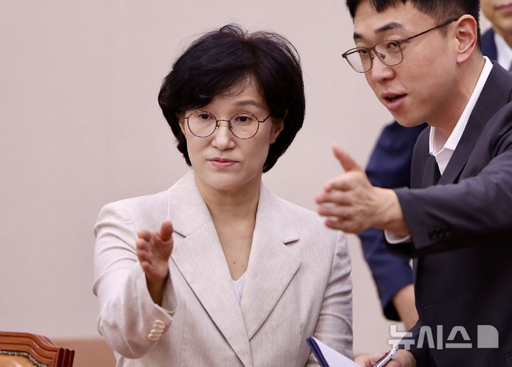 [서울=뉴시스] 김명년 기자 = 원민경 여성가족부장관 후보자가 3일 오전 서울 여의도 국회 여성가족위원회에서 열린 인사청문회에 참석해 있다. 2025.09.03. kmn@newsis.com