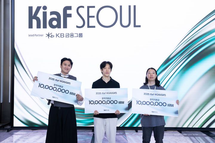 ‘Kiaf HIGHLIGHTS’에서는 박그림(THEO)·박노완(스페이스 윌링앤딜링)·이동훈(갤러리 SP)작가가 수상했다. *재판매 및 DB 금지