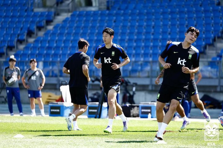 [서울=뉴시스] 축구국가대표팀 손흥민이 3일(현지 시간) 미국 뉴욕주 아이칸 스타디움에서 2026 북중미 월드컵 대비 미국과의 평가전을 앞두고 훈련하고 있다. (사진=대한축구협회 제공) 2025.09.04. photo@newsis.com *재판매 및 DB 금지