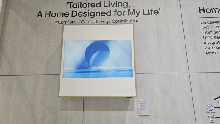 [베를린=뉴시스]벽에 예술 작품을 걸어놓은 듯한 인테리어 효과를 주는 LCD(액정표시장치) 액자형 에어컨 'LG 휘센 오브제컬렉션 아트쿨' photo@newsis.com *재판매 및 DB 금지