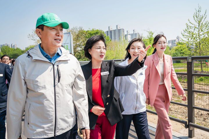 [서울=뉴시스]암사초록길 개통식. 2025.04.29. (사진=강동구 제공)  *재판매 및 DB 금지