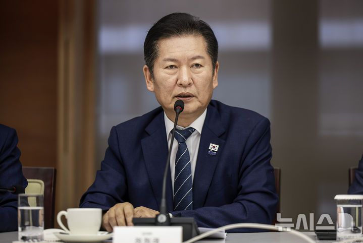 [서울=뉴시스] 정병혁 기자 = 정청래 더불어민주당 대표가 8일 서울 중구 대한상공회의소에서 열린 더불어민주당-대한상공회의소 정책간담회에서 인사말을 하고 있다. 2025.09.08. jhope@newsis.com