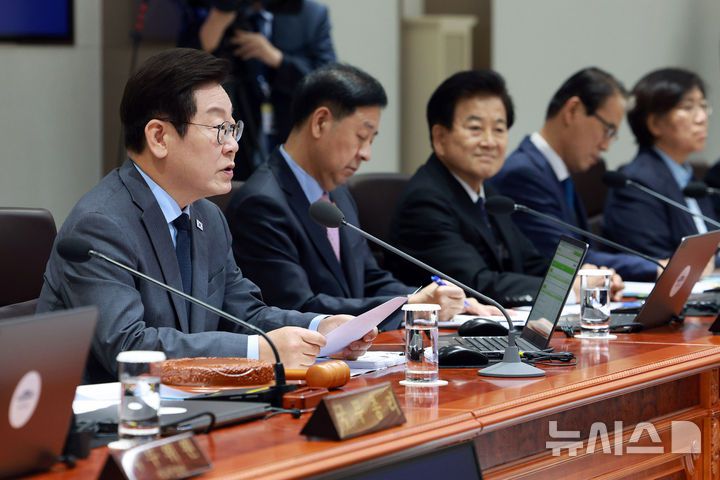 [서울=뉴시스] 고범준 기자 = 이재명 대통령이 9일 서울 용산 대통령실 청사에서 열린 제41회 국무회의에서 발언하고 있다. 2025.09.09. bjko@newsis.com