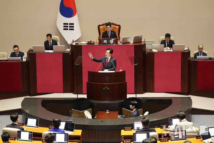 [서울=뉴시스] 김금보 기자 = 송언석 국민의힘 원내대표가 10일 오전 서울 여의도 국회에서 열린 제429회국회(정기회) 제3차 본회의에서 교섭단체 대표연설을 하고 있다. 2025.09.10. kgb@newsis.com