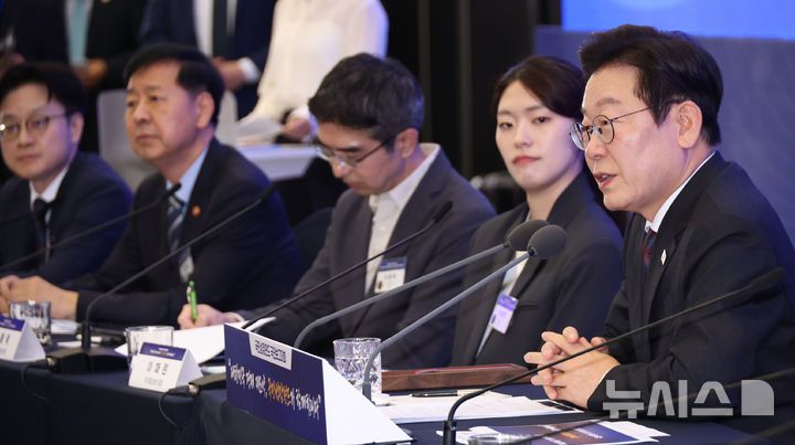 [서울=뉴시스] 고범준 기자 = 이재명 대통령이 10일 서울 마포구 프론트원에서 열린 국민성장펀드 보고대회에서 발언하고 있다. (대통령실통신사진기자단) 2025.09.10. bjko@newsis.com