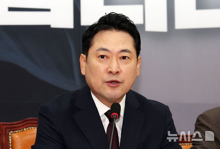 [서울=뉴시스] 김명년 기자 = 장동혁 국민의힘 당 대표가 11일 오전 서울 여의도 국회에서 열린 최고위원회의에 참석해 발언하고 있다. 이날 더불어민주당은 전날 국민의힘과 성사된 3대 특검법 수정안 합의를 파기했다. 2025.09.11. kmn@newsis.com