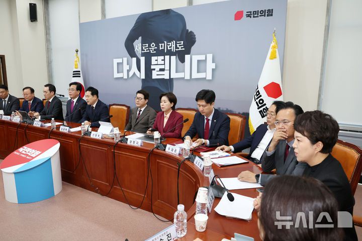 [서울=뉴시스] 김명년 기자 = 장동혁 국민의힘 당 대표가 11일 오전 서울 여의도 국회에서 열린 최고위원회의에 참석해 발언하고 있다. 이날 더불어민주당은 전날 국민의힘과 성사된 3대 특검법 수정안 합의를 파기했다. 2025.09.11. kmn@newsis.com