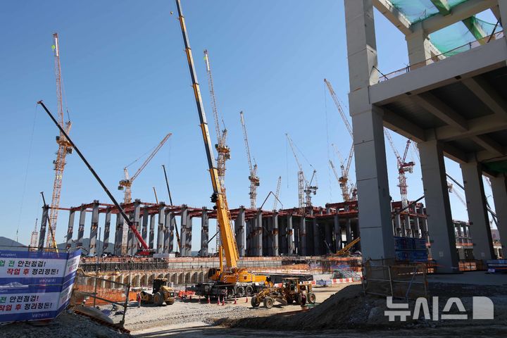 [용인=뉴시스] 청사사진기자단 = 11일 오전 경기 용인시 처인구 반도체 클러스터 건설 현장. 2025.09.11. photo@newsis.com