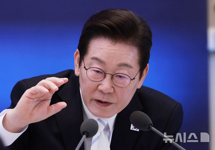 [서울=뉴시스] 고범준 기자 = 이재명 대통령이 11일 청와대 영빈관에서 열린 취임 100일 기자회견 '회복을 위한 100일, 미래를 위한 성장'에서 발언하고 있다. 2025.09.11. bjko@newsis.com