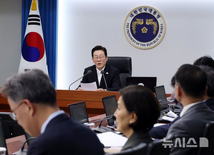[서울=뉴시스] 최동준 기자 = 이재명 대통령이 11일 서울 용산 대통령실 청사에서 열린 수석·보좌관 회의에서 발언하고 있다. (대통령실통신사진기자단) 2025.09.11. photocdj@newsis.com