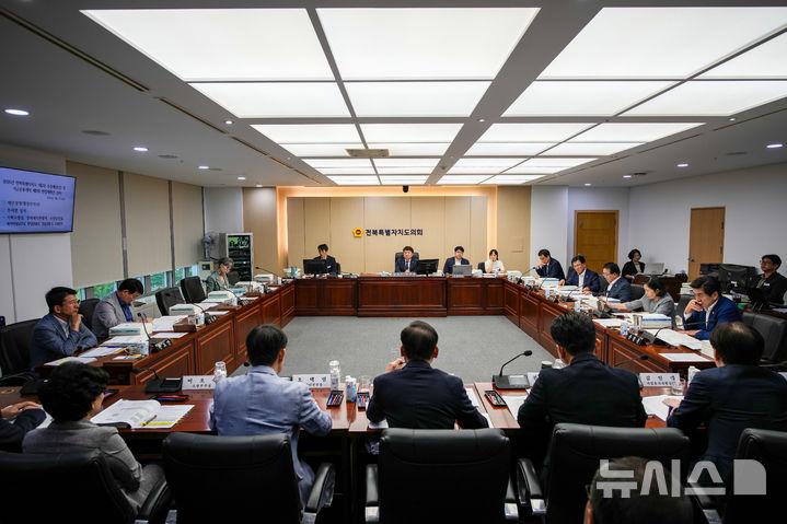 [전주=뉴시스] 전북특별자치도의회 예산결산특별위원회가 12일 전북자치도 2차 추가경정안 심사에 돌입했다. 2025.09.12 (사진= 전북자치도의회 제공) *재판매 및 DB 금지