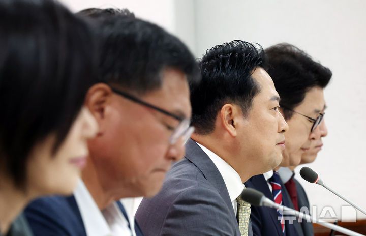 [부산=뉴시스] 하경민 기자 = 장동혁 국민의힘 대표가 15일 부산 수영구 부산시당에서 열린 현장 최고위원회에 참석, 발언을 하고 있다. 2025.09.15. yulnetphoto@newsis.com