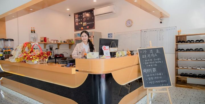 [논산=뉴시스]라오스 현지의 '사우나-때밀이-마사지샵' 카운터. 2025. 09. 16 photo@newsis.com *재판매 및 DB 금지