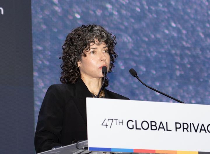 메레디스 휘태커 시그널 재단 회장이 16일 서울 그랜드하얏트에서 막을 올린 글로벌 프라이버시 총회(GPA) 기조연설하고 있다(사진=개인정보위 제공) *재판매 및 DB 금지