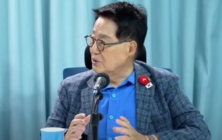 [뉴시스] 유튜브 채널 '김은지의 뉴스인(IN)'에 출연해 이낙연 새미래민주당 상임고문에 대해 발언하는 박지원 민주당 의원의 모습. (사진 = '김은지의 뉴스인(IN)' 유튜브 캡처) 2025.09.16. *재판매 및 DB 금지