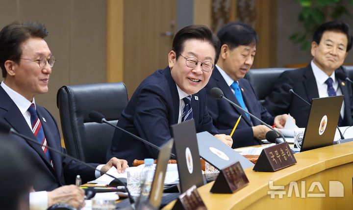 [세종=뉴시스] 고범준 기자 = 이재명 대통령이 16일 세종시 정부세종청사에서 열린 제42회 국무회의에서 발언하고 있다. (대통령실통신사진기자단) 2025.09.16. bjko@newsis.com