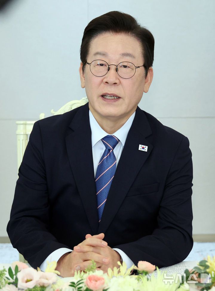 [서울=뉴시스] 고범준 기자 = 이재명 대통령이 18일 서울 용산 대통령실 청사에서 열린 증권사 리서치센터장 오찬 간담회에서 발언하고 있다. (대통령실통신사진기자단) 2025.09.18. bjko@newsis.com