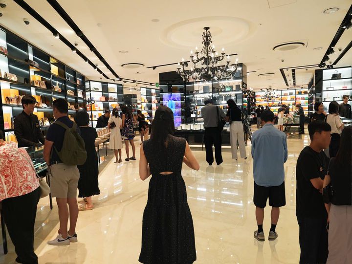 추석 명절을 앞두고 9월 캉카스백화점 매장이 고객들로 북적이고 있다.  *재판매 및 DB 금지