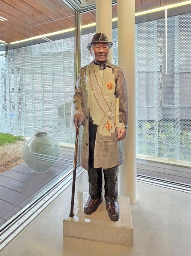 [사진=박현주 미술전문기자]박서보재단에 있는 박서보 전신상. 권오상 작가 작품이다. *재판매 및 DB 금지