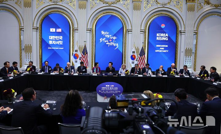 [뉴욕=뉴시스] 최동준 기자 = 이재명 대통령이 25일(현지 시간) 미국 뉴욕 증권거래소에서 열린 대한민국 투자 써밋에서 발언하고 있다. 2025.09.25. photocdj@newsis.com