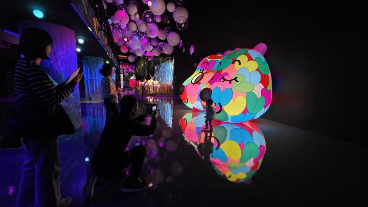 [사진=박현주 미술전문기자]이나트 테마공간에 아트놈의 작품도 설치되어 있다. *재판매 및 DB 금지