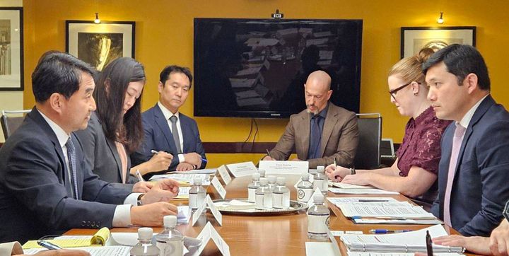 [서울=뉴시스] 추상철 기자 = 한미 양국 정부대표단이 지난 9월 30일(현지 시간) 미국 워싱턴 D.C.에서 미국 비자제도 개선 등을 논의하기 위한 '한-미 상용방문 및 비자 워킹그룹'을 출범, 1차 협의를 하고 있다. (사진= 외교부 제공) 2025.10.01. photo@newsis.com *재판매 및 DB 금지