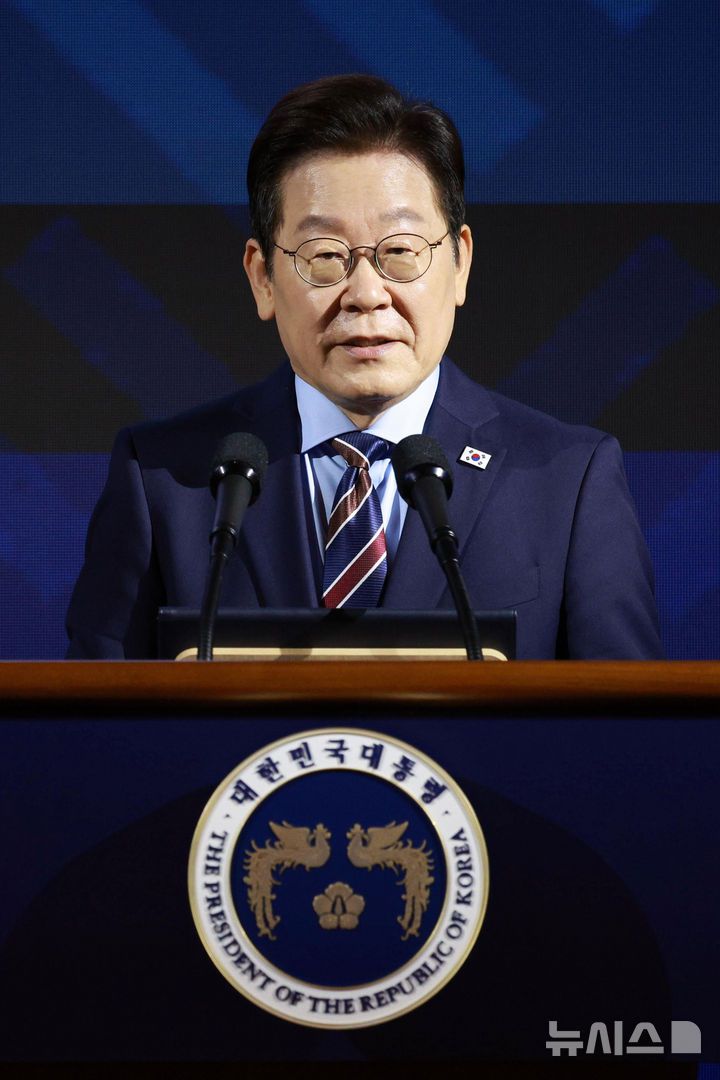 [서울=뉴시스] 고범준 기자 = 이재명 대통령이 2일 서울 광진구 그랜드워커힐서울 호텔에서 열린 제19회 세계 한인의 날 기념식에서 기념사를 하고 있다. 2025.10.02. bjko@newsis.com