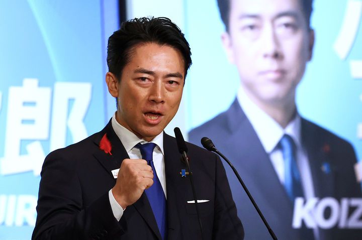 [도쿄=AP/뉴시스]고이즈미 신지로 농림수산상이 4일 도쿄 자민당 당사에서 열린 총재선거에서 연설하고 있다. 2025.10.04.