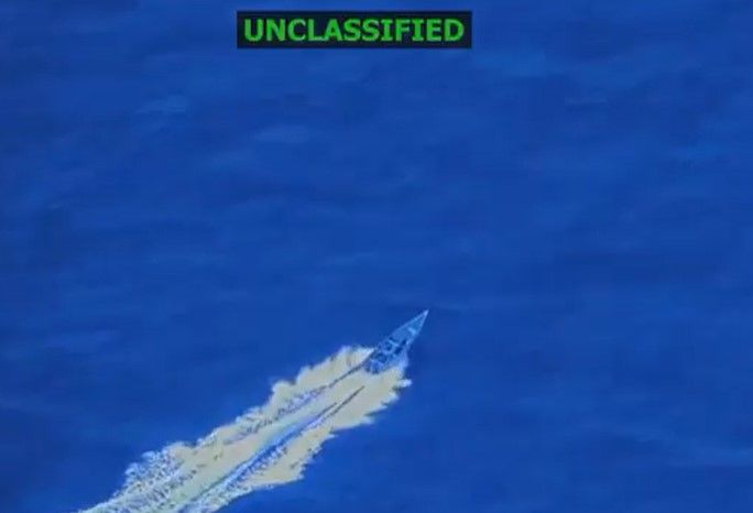 [서울=뉴시스] 미군이 베네수엘라 마약 운반 의심 선박에 '2차 공격'을 가할 당시 생존자 2명은 별다른 통신 수단을 가지고 있지 않았던 것으로 파악됐다.  (사진=피트 헤그세스 엑스 갈무리) 2025.12.05. *재판매 및 DB 금지